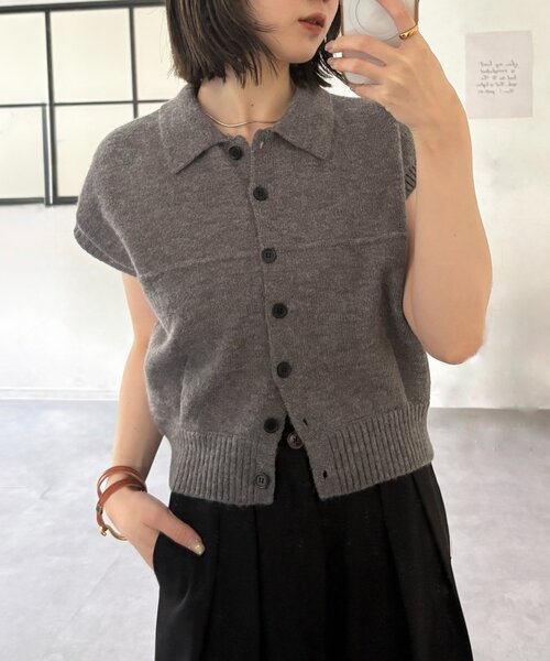 Thevon(ゼボン)の「襟付きフレンチニットベスト(カーディガン/ボレロ・レディース・ブラウン/チャコールグレー/アイボリー・FREE)」の2枚目の写真