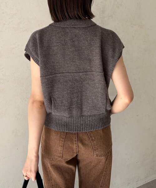 Thevon(ゼボン)の「襟付きフレンチニットベスト(カーディガン/ボレロ・レディース・ブラウン/チャコールグレー/アイボリー・FREE)」の10枚目の写真