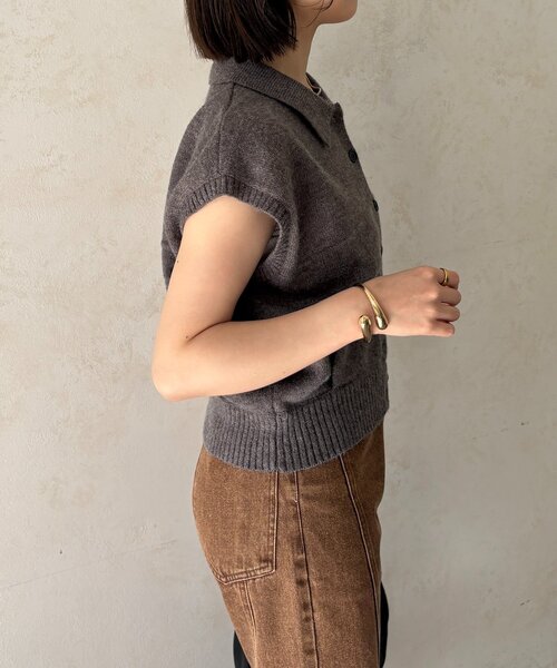 Thevon(ゼボン)の「襟付きフレンチニットベスト(カーディガン/ボレロ・レディース・ブラウン/チャコールグレー/アイボリー・FREE)」の11枚目の写真