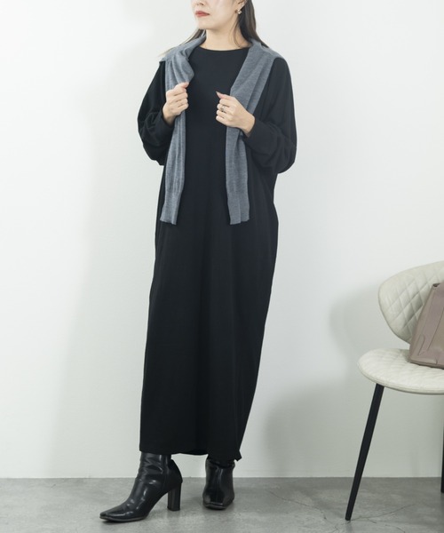 JOCOSA(ジョコサ)の「ウールニット ドルマンスリーブ風 ロングワンピ(ワンピース・レディース・ブラック/チャコール・FREE)」の2枚目の写真
