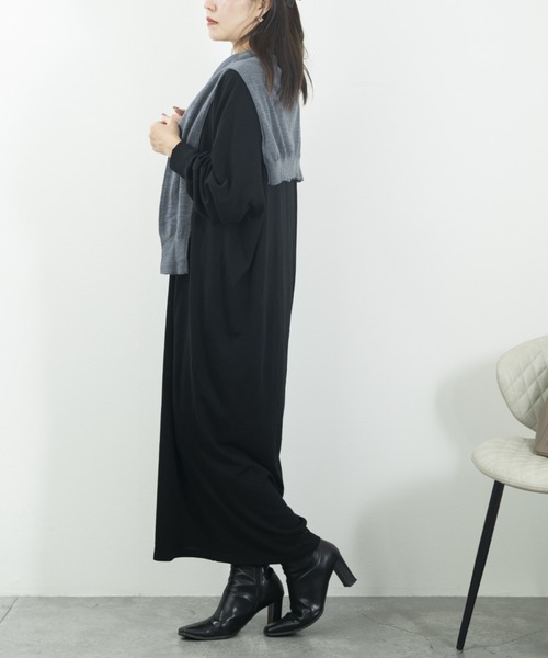 JOCOSA(ジョコサ)の「ウールニット ドルマンスリーブ風 ロングワンピ(ワンピース・レディース・ブラック/チャコール・FREE)」の4枚目の写真
