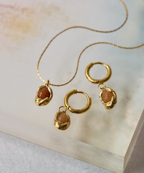 ear PAPILLONNER（イアパピヨネ）の「プチカラーピアス《金属アレルギー対応/ステンレス》（ピアス（両耳用）・レディース・ゴールド・FREE）」の8枚目の写真