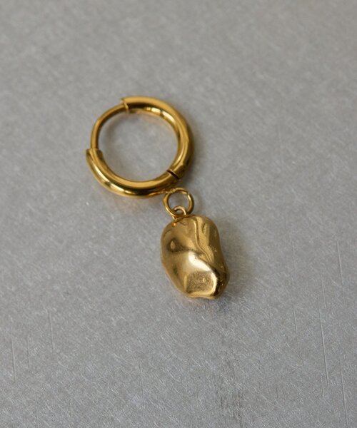 ear PAPILLONNER（イアパピヨネ）の「プチカラーピアス《金属アレルギー対応/ステンレス》（ピアス（両耳用）・レディース・ゴールド・FREE）」の6枚目の写真