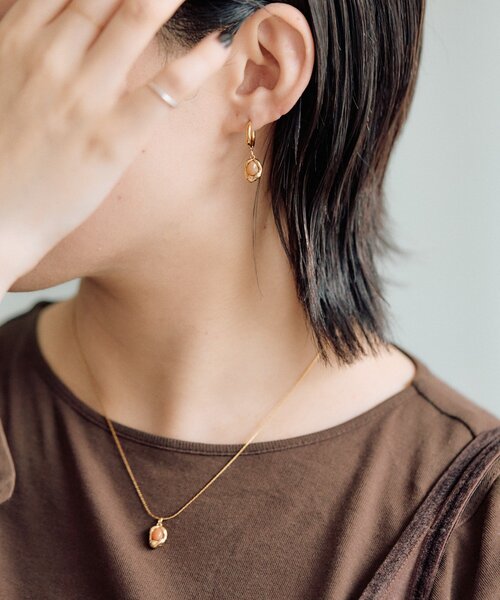 ear PAPILLONNER（イアパピヨネ）の「プチカラーピアス《金属アレルギー対応/ステンレス》（ピアス（両耳用）・レディース・ゴールド・FREE）」の4枚目の写真