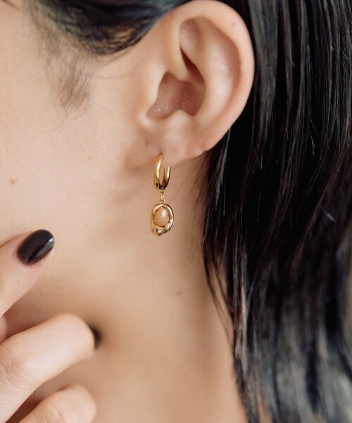 ear PAPILLONNER（イアパピヨネ）の「プチカラーピアス《金属アレルギー対応/ステンレス》（ピアス（両耳用）・レディース・ゴールド・FREE）」の3枚目の写真