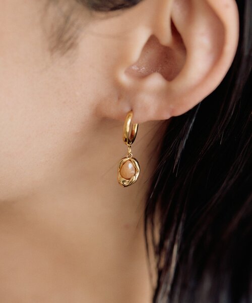 ear PAPILLONNER（イアパピヨネ）の「プチカラーピアス《金属アレルギー対応/ステンレス》（ピアス（両耳用）・レディース・ゴールド・FREE）」の2枚目の写真