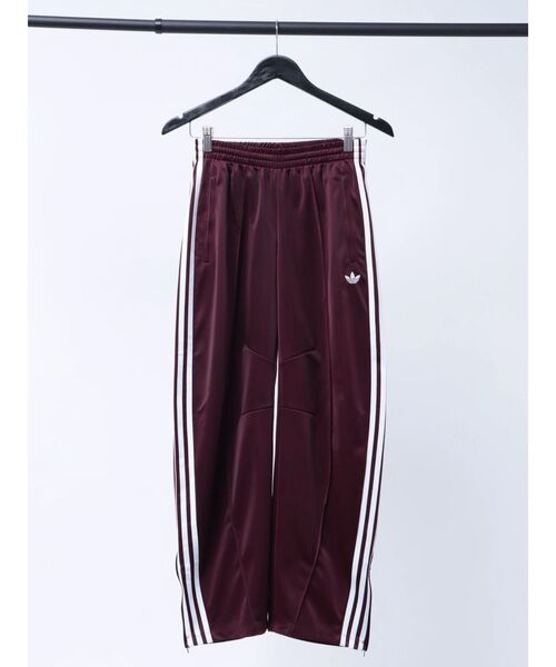 Now me. by NYLON JAPAN（ナウミーバイナイロンジャパン）の「【adidas】FIREBIRD BARREL PANTS（スウェットパンツ・レディース・レッド/ブラウン/ブラック・SMALL/LARGE/MEDIUM）」の3枚目の写真
