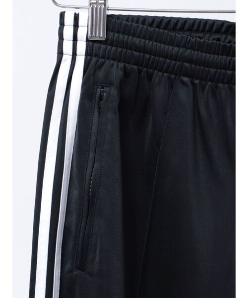 Now me. by NYLON JAPAN（ナウミーバイナイロンジャパン）の「【adidas】FIREBIRD BARREL PANTS（スウェットパンツ・レディース・レッド/ブラウン/ブラック・SMALL/LARGE/MEDIUM）」の7枚目の写真