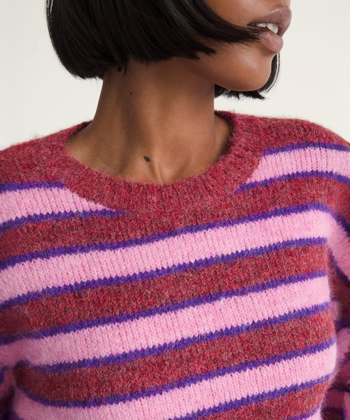 VANS（バンズ）の「ウィメンズ ROLLINS ストライプセーター / Rollins Stripe Sweater Poppy Elm VN000U4AHCT1（ニット/セーター・レディース・ピンク・LARGE/MEDIUM）」の3枚目の写真