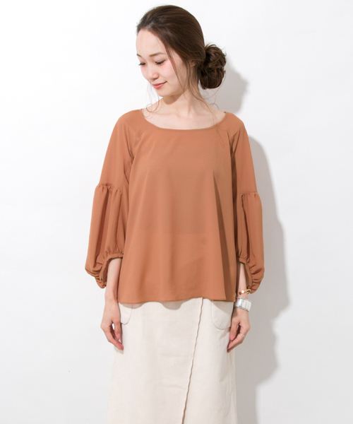 URBAN RESEARCH(アーバンリサーチ)の「UR 袖ボリュームブラウス(シャツ/ブラウス・レディース・オフホワイト/チャコールグレー/オレンジ系その他・FREE)」の13枚目の写真