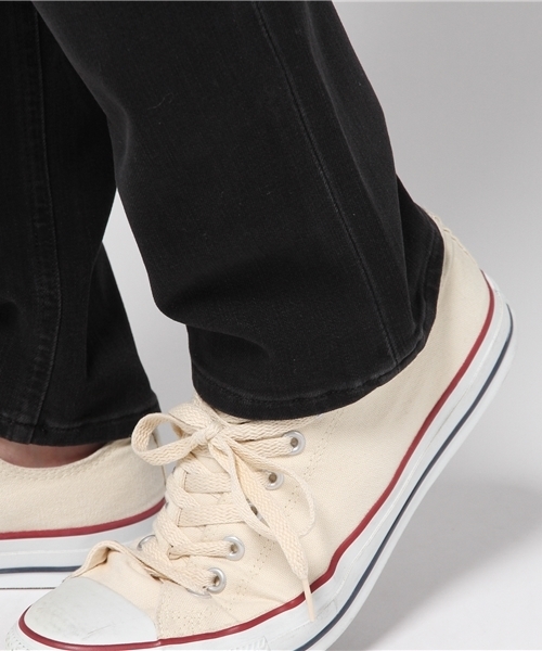 HILFIGER DENIM（ヒルフィガーデニム）の「SCANTONスリムストレッチブラックデニムパンツ（デニムパンツ・メンズ・ブラック・28inch/32inch/30inch/34inch）」の9枚目の写真