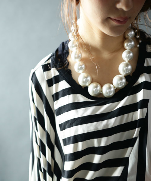 antiqua(アンティカ)の「ボーダー変形トップス(Tシャツ/カットソー・レディース・グレー系その他/ホワイト系その他・M)」の3枚目の写真