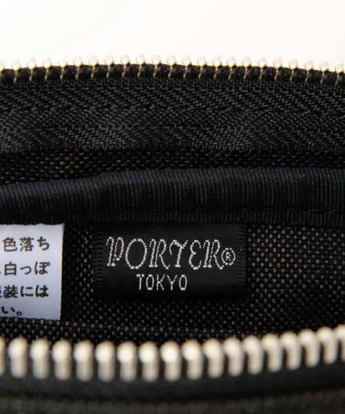 PORTER（ポーター）の「PORTER SMOKY WAIST BAG <B印 YOSHIDA SELECT>（ボディバッグ/ウエストポーチ・メンズ・ブラック・ONE SIZE）」の7枚目の写真