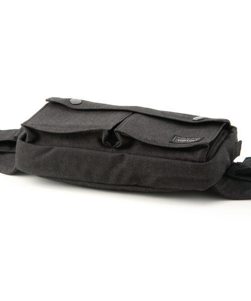 PORTER（ポーター）の「PORTER SMOKY WAIST BAG <B印 YOSHIDA SELECT>（ボディバッグ/ウエストポーチ・メンズ・ブラック・ONE SIZE）」の4枚目の写真