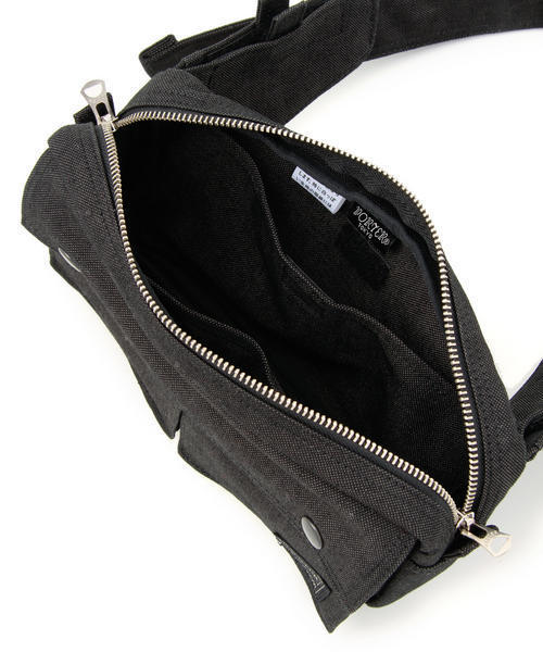 PORTER（ポーター）の「PORTER SMOKY WAIST BAG <B印 YOSHIDA SELECT>（ボディバッグ/ウエストポーチ・メンズ・ブラック・ONE SIZE）」の11枚目の写真