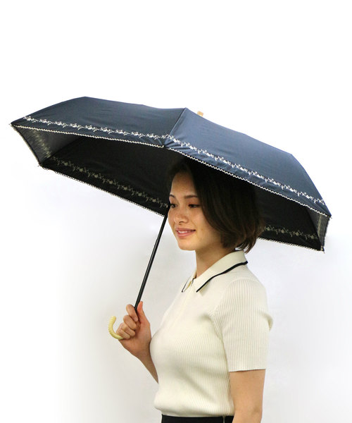 Wpc.(ダブリュピーシー)の「遮光プチフラワー刺繍mini(折りたたみ傘・レディース・ブラック/ネイビー/オフホワイト・FREE)」の9枚目の写真