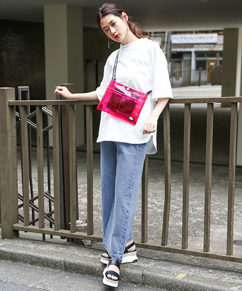 PAGEBOY(ページボーイ)の「Dickiesクリアサコッシュ(ボディバッグ/ウエストポーチ・レディース・ブラック/ピンク/クリア・FREE)」の16枚目の写真