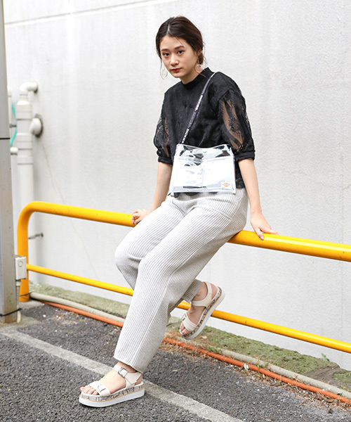 PAGEBOY(ページボーイ)の「Dickiesクリアサコッシュ(ボディバッグ/ウエストポーチ・レディース・ブラック/ピンク/クリア・FREE)」の19枚目の写真