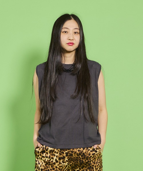 Goodwear(Since1983)(グッドウェア)の「【MADE IN USA】W’s SLEEVELESS TOP/ ウィメンズ スリーブレストップ(タンクトップ・レディース・ホワイト/ブラウン系その他/ブラック系その他/レッド/ナチュラル/グレイッシュベージュ/ライトグリーン/チャコールグレー/ブラック/ブラウン/アクア/グリーン/コバルトブルー/スモークピンク/パープル系その他2/グリーン系その他2/オレンジ系その他/ブルー系その他2/ブラウン系その他2/グレー系その他/コーラルピンク/ネイビー/モスグリーン/オレンジ系その他2/モカ/クリーム/オレンジ系その他3/レッド系その他2/グリーン系その他/パープル系その他/ブルーグリーン/オレンジ/スカイブルー系/グレー系その他2/黄土色系/Cream/ミント・MEDIUM/LARGE)」の3枚目の写真