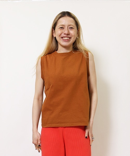 Goodwear(Since1983)(グッドウェア)の「【MADE IN USA】W’s SLEEVELESS TOP/ ウィメンズ スリーブレストップ(タンクトップ・レディース・ホワイト/ブラウン系その他/ブラック系その他/レッド/ナチュラル/グレイッシュベージュ/ライトグリーン/チャコールグレー/ブラック/ブラウン/アクア/グリーン/コバルトブルー/スモークピンク/パープル系その他2/グリーン系その他2/オレンジ系その他/ブルー系その他2/ブラウン系その他2/グレー系その他/コーラルピンク/ネイビー/モスグリーン/オレンジ系その他2/モカ/クリーム/オレンジ系その他3/レッド系その他2/グリーン系その他/パープル系その他/ブルーグリーン/オレンジ/スカイブルー系/グレー系その他2/黄土色系/Cream/ミント・MEDIUM/LARGE)」の7枚目の写真