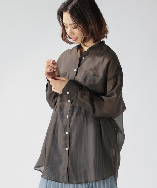 BAYFLOW（ベイフロー）の「シアーバンドカラーシャツ（シャツ/ブラウス・レディース・チャコール/マスタード/ベージュ・FREE）」の2枚目の写真