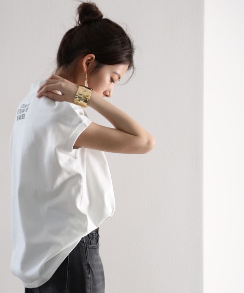 classicalelf（クラシカルエルフ）の「ロゴバックプリント　空紡糸ミドル丈無地モックネックTシャツ(半袖)（Tシャツ/カットソー・レディース・ブラック/ホワイト/ブラウン/ベージュ・LARGE/X-LARGE/MEDIUM）」の12枚目の写真