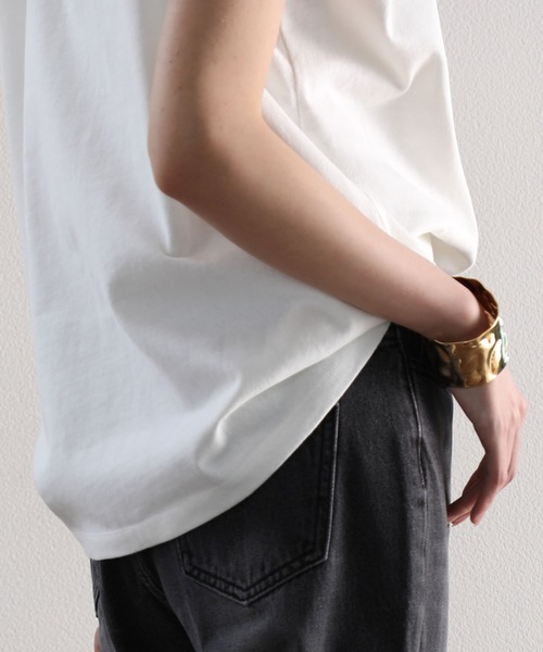 classicalelf（クラシカルエルフ）の「ロゴバックプリント　空紡糸ミドル丈無地モックネックTシャツ(半袖)（Tシャツ/カットソー・レディース・ブラック/ホワイト/ブラウン/ベージュ・LARGE/X-LARGE/MEDIUM）」の13枚目の写真