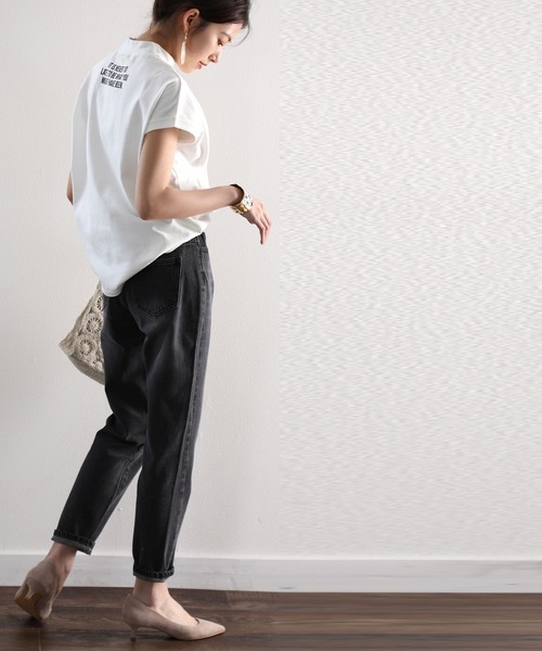 classicalelf（クラシカルエルフ）の「ロゴバックプリント　空紡糸ミドル丈無地モックネックTシャツ(半袖)（Tシャツ/カットソー・レディース・ブラック/ホワイト/ブラウン/ベージュ・LARGE/X-LARGE/MEDIUM）」の14枚目の写真