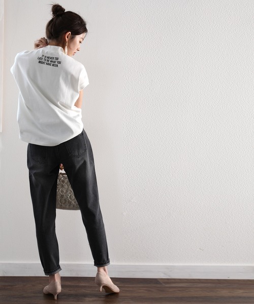 classicalelf（クラシカルエルフ）の「ロゴバックプリント　空紡糸ミドル丈無地モックネックTシャツ(半袖)（Tシャツ/カットソー・レディース・ブラック/ホワイト/ブラウン/ベージュ・LARGE/X-LARGE/MEDIUM）」の11枚目の写真