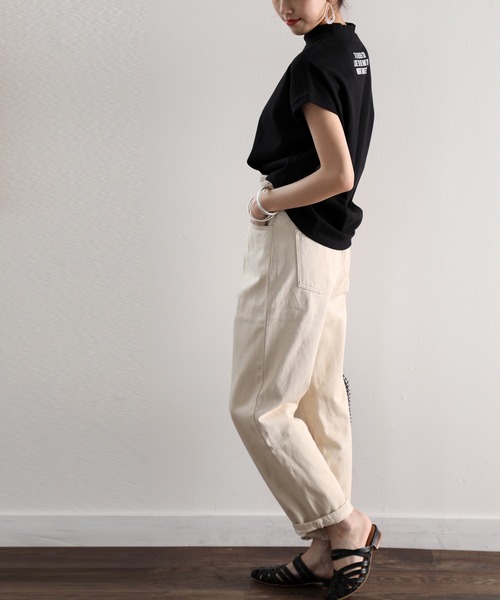 classicalelf（クラシカルエルフ）の「ロゴバックプリント　空紡糸ミドル丈無地モックネックTシャツ(半袖)（Tシャツ/カットソー・レディース・ブラック/ホワイト/ブラウン/ベージュ・LARGE/X-LARGE/MEDIUM）」の7枚目の写真