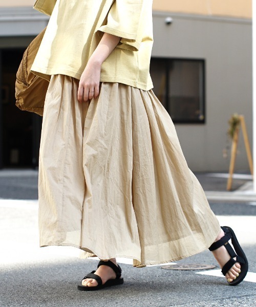 zootie（ズーティー）の「ルーセント インドコットン マキシスカート（スカート・レディース・ブラック/ネイビー/グレー/オフホワイト/グリーン/ターコイズブルー/マスタード/ラベンダー/イエロー系その他/ベージュ/黄土色系/ホワイト/レッド/ブラック系その他/ブルー・フリー）」の2枚目の写真