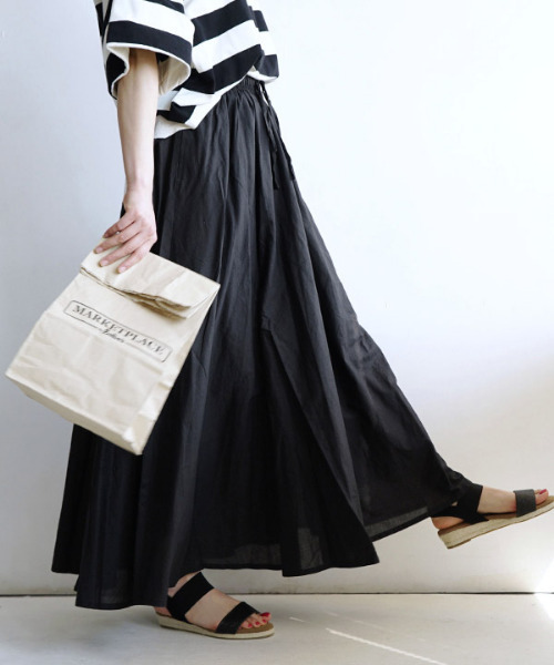 zootie（ズーティー）の「ルーセント インドコットン マキシスカート（スカート・レディース・ブラック/ネイビー/グレー/オフホワイト/グリーン/ターコイズブルー/マスタード/ラベンダー/イエロー系その他/ベージュ/黄土色系/ホワイト/レッド/ブラック系その他/ブルー・フリー）」の4枚目の写真