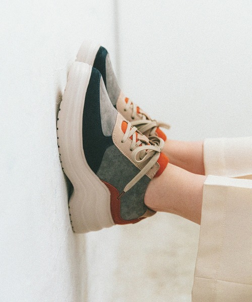 あしながおじさん(アシナガオジサン)の「厚底スニーカー/あしながおじさん(スニーカー・レディース・ブラック/キャメル/グレー/ベージュ・S/M/L/LL)」の2枚目の写真