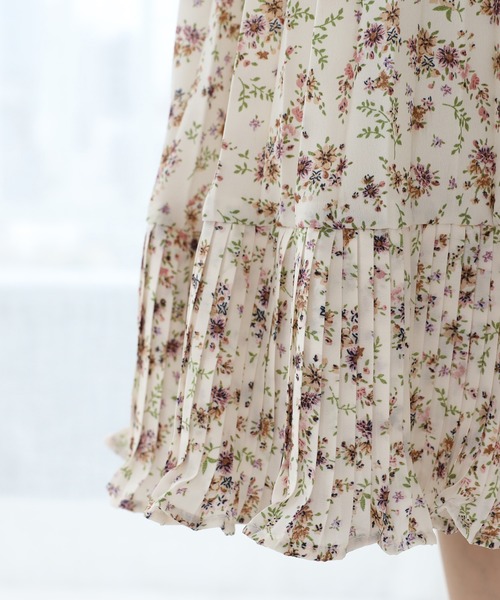 one after another NICE CLAUP(ワンアフターアナザーナイスクラップ)の「プリーツ切替スカート(スカート・レディース・ブラック/サックスブルー/モカ/ホワイト系その他/ブラック系その他・FREE)」の21枚目の写真