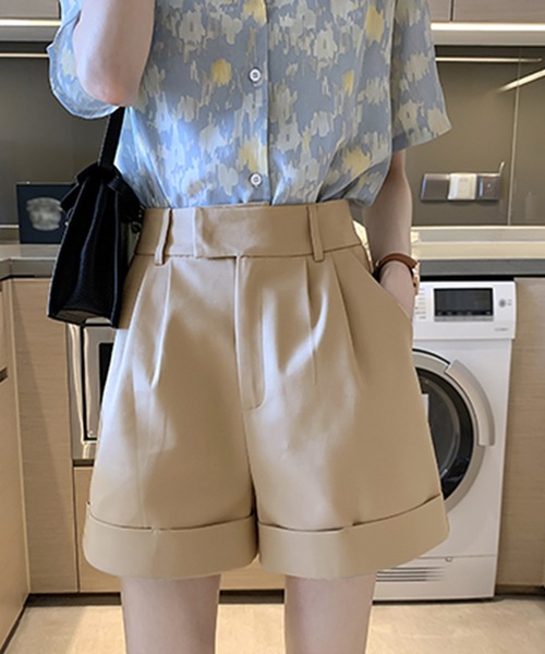 Grandeir(グランディール)の「フロントタック ショートパンツ(その他パンツ・レディース・ホワイト/ブラック/ベージュ・M)」の1枚目の写真