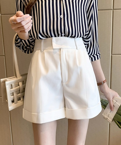 Grandeir(グランディール)の「フロントタック ショートパンツ(その他パンツ・レディース・ホワイト/ブラック/ベージュ・M)」の2枚目の写真