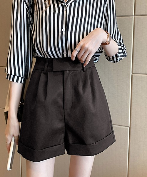 Grandeir(グランディール)の「フロントタック ショートパンツ(その他パンツ・レディース・ホワイト/ブラック/ベージュ・M)」の3枚目の写真