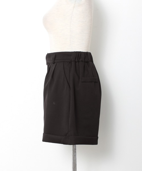 Grandeir(グランディール)の「フロントタック ショートパンツ(その他パンツ・レディース・ホワイト/ブラック/ベージュ・M)」の16枚目の写真