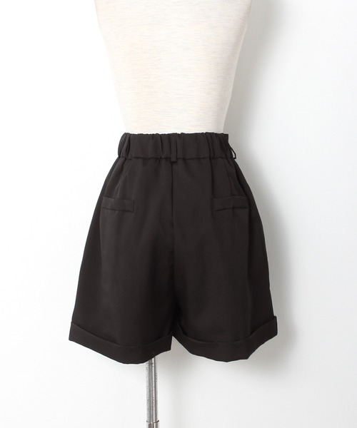 Grandeir(グランディール)の「フロントタック ショートパンツ(その他パンツ・レディース・ホワイト/ブラック/ベージュ・M)」の9枚目の写真