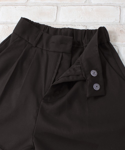 Grandeir(グランディール)の「フロントタック ショートパンツ(その他パンツ・レディース・ホワイト/ブラック/ベージュ・M)」の5枚目の写真