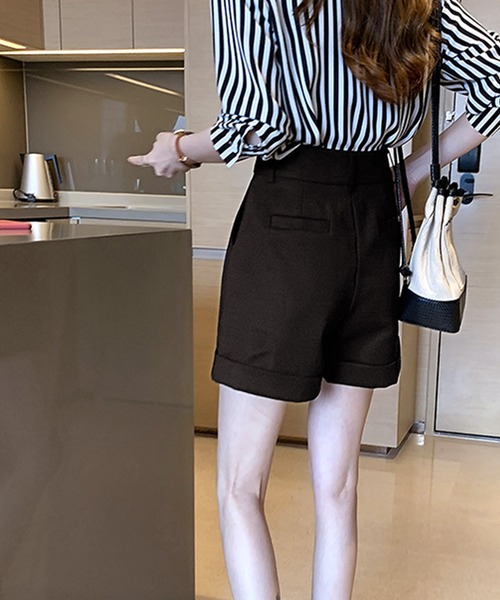 Grandeir(グランディール)の「フロントタック ショートパンツ(その他パンツ・レディース・ホワイト/ブラック/ベージュ・M)」の11枚目の写真