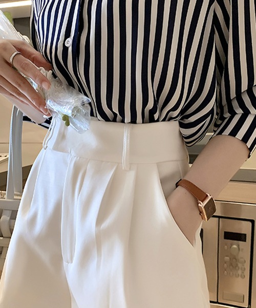 Grandeir(グランディール)の「フロントタック ショートパンツ(その他パンツ・レディース・ホワイト/ブラック/ベージュ・M)」の8枚目の写真