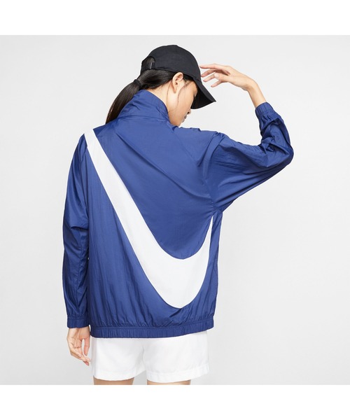 NIKE（ナイキ）の「NIKE/ナイキ ウィメンズ スウッシュ ウーブン CB ジャケット（ナイロンジャケット・レディース・ブラック×レッド/ネイビー・S/M/L/XS）」の7枚目の写真