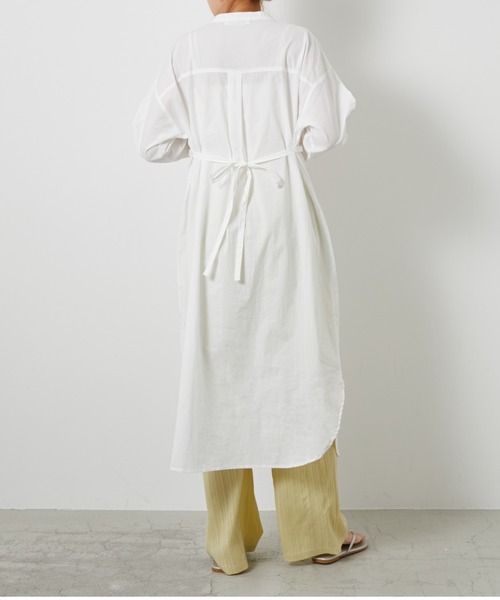 AZUL ENCANTO(アズールエンカント)の「ムネアテツキバンドカラーシャツOP(ワンピース・レディース・オフホワイト/ライトベージュ・FREE)」の7枚目の写真