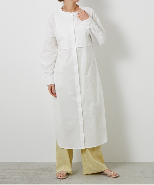 AZUL ENCANTO(アズールエンカント)の「ムネアテツキバンドカラーシャツOP(ワンピース・レディース・オフホワイト/ライトベージュ・FREE)」の6枚目の写真