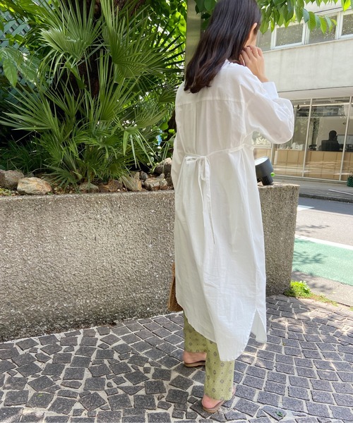 AZUL ENCANTO(アズールエンカント)の「ムネアテツキバンドカラーシャツOP(ワンピース・レディース・オフホワイト/ライトベージュ・FREE)」の19枚目の写真