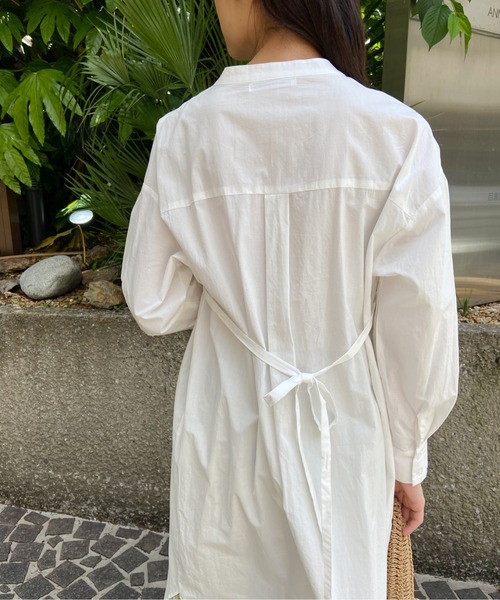 AZUL ENCANTO(アズールエンカント)の「ムネアテツキバンドカラーシャツOP(ワンピース・レディース・オフホワイト/ライトベージュ・FREE)」の18枚目の写真