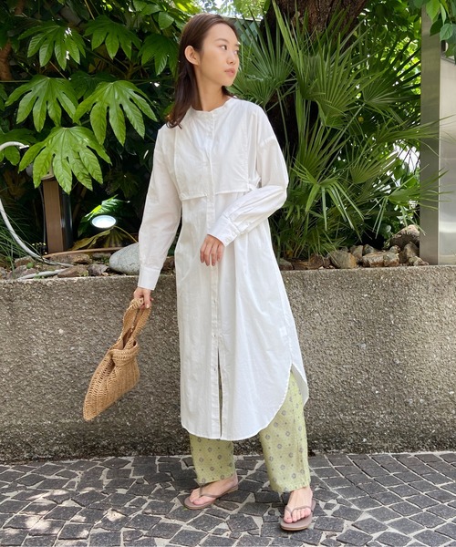 AZUL ENCANTO(アズールエンカント)の「ムネアテツキバンドカラーシャツOP(ワンピース・レディース・オフホワイト/ライトベージュ・FREE)」の16枚目の写真