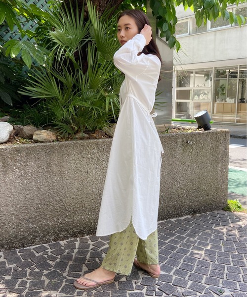 AZUL ENCANTO(アズールエンカント)の「ムネアテツキバンドカラーシャツOP(ワンピース・レディース・オフホワイト/ライトベージュ・FREE)」の15枚目の写真