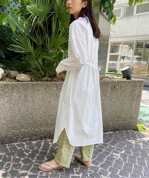 AZUL ENCANTO(アズールエンカント)の「ムネアテツキバンドカラーシャツOP(ワンピース・レディース・オフホワイト/ライトベージュ・FREE)」の13枚目の写真